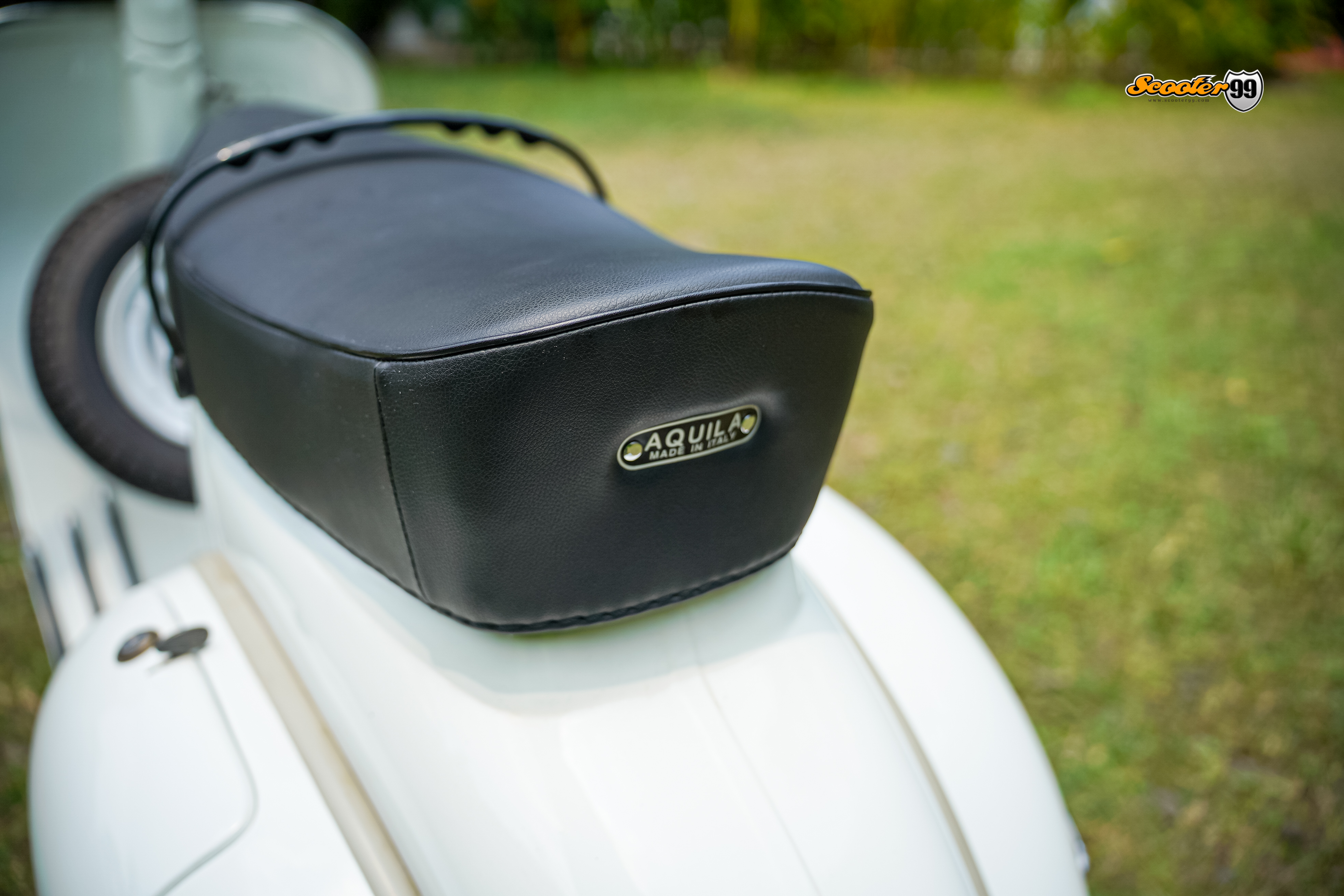 Vespa 150cc White – side view